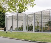 Two people standing outside the glasshouse at the Botanic Gardens.